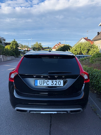 Volvo V60 Cross Country 4 of 5