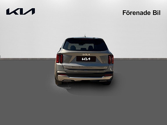 Kia Sorento 5 of 25