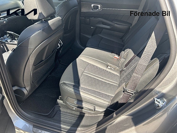 Kia Sorento 9 of 25