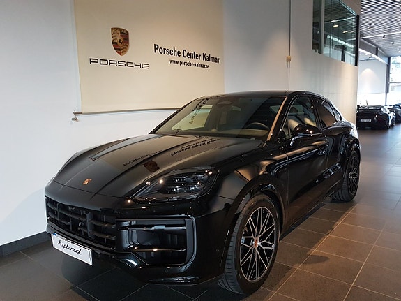 Porsche Cayenne 2 of 5