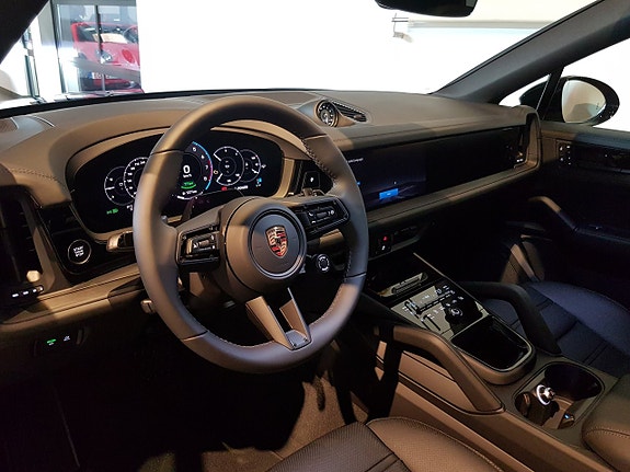 Porsche Cayenne 7 of 12