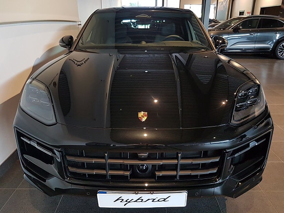 Porsche Cayenne 3 of 5