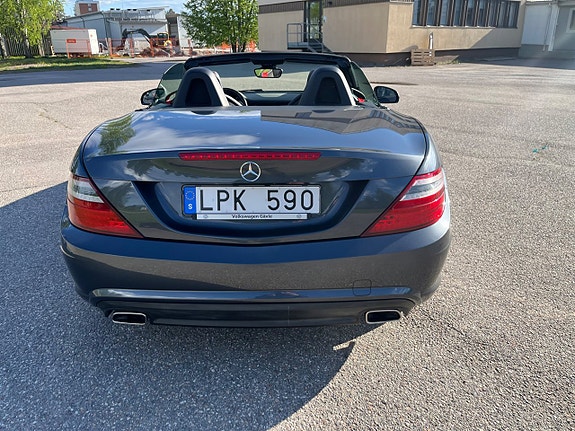 Mercedes-Benz SLK200 4 of 5