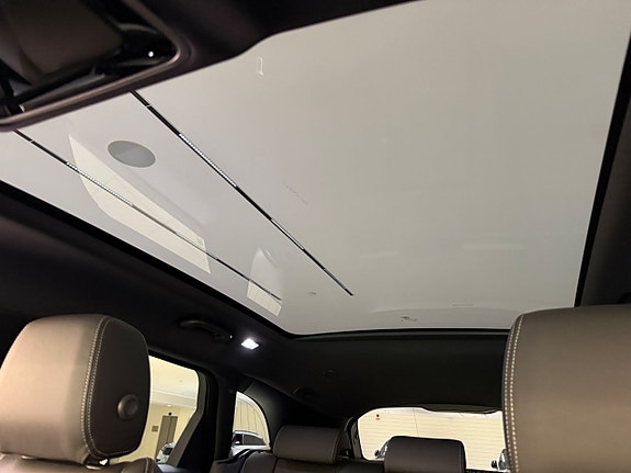 Land Rover Range Rover Velar 15 of 25