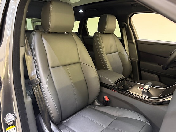 Land Rover Range Rover Velar 16 of 25