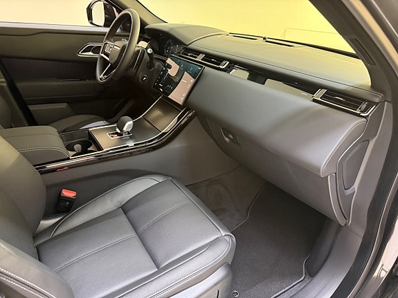 Land Rover Range Rover Velar 17 of 25