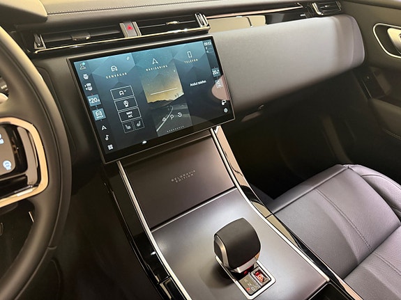 Land Rover Range Rover Velar 13 of 25