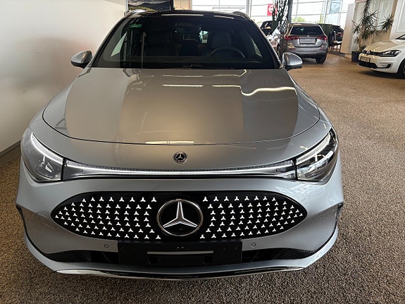Mercedes-Benz CLA350 2 of 5