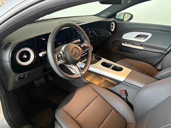 Mercedes-Benz CLA350 10 of 11