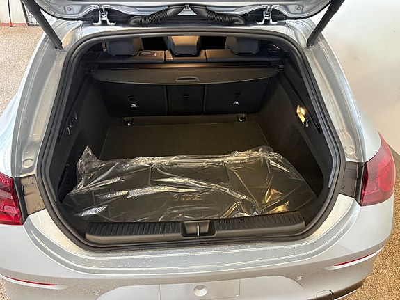 Mercedes-Benz CLA350 6 of 11