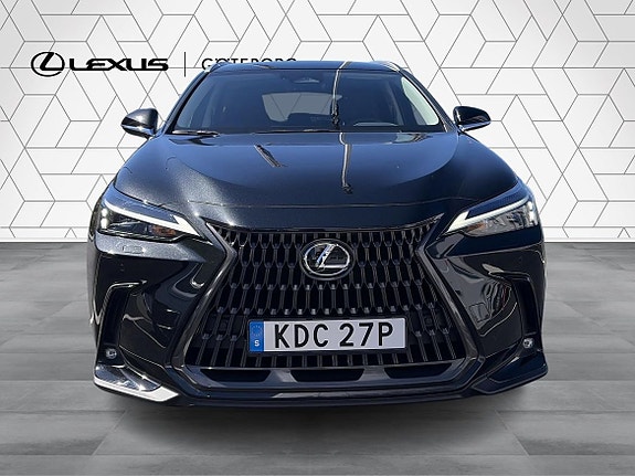 Lexus NX450h+ 7 of 16