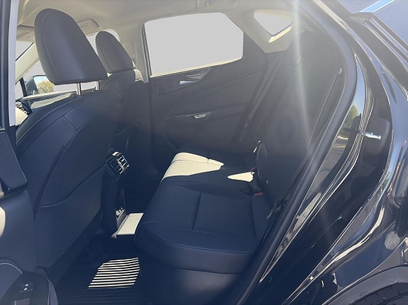 Lexus NX450h+ 9 of 16