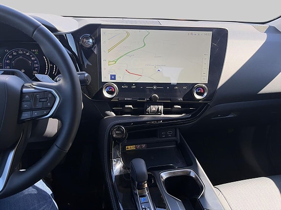 Lexus NX450h+ 15 of 16