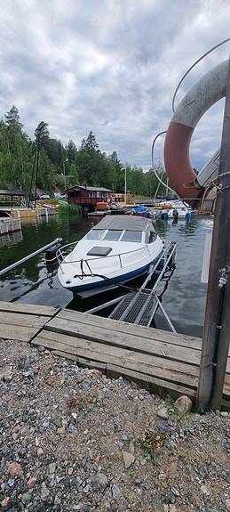 Bayliner capri 5.7 250hp 3 of 5