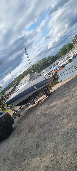 Bayliner capri 5.7 250hp 4 of 5