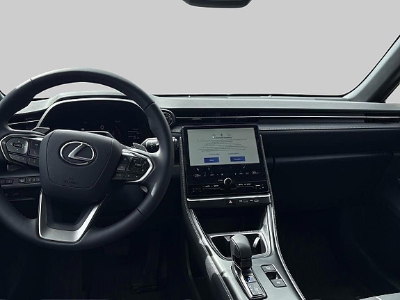 Lexus LBX 8 of 13