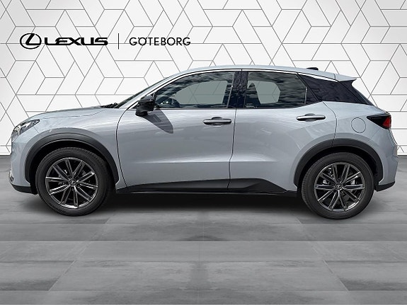 Lexus LBX 2 of 13