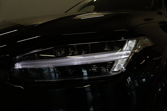 Volvo XC90 2 of 5