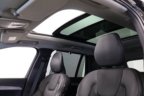 Volvo XC90 26 of 30