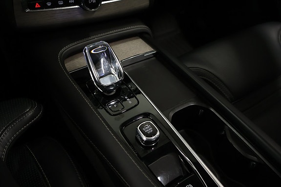 Volvo XC90 24 of 30