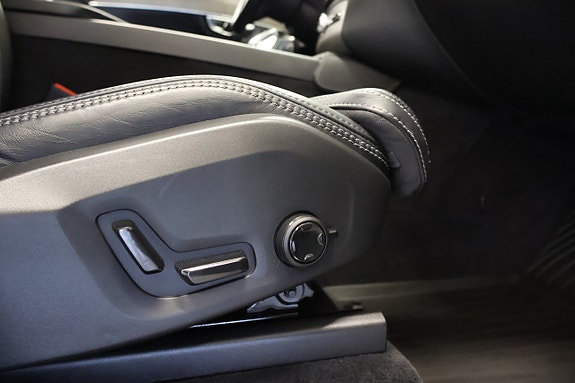 Volvo XC90 14 of 30
