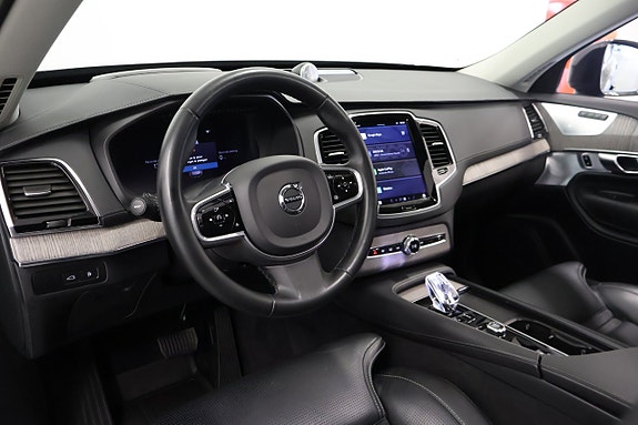 Volvo XC90 10 of 30