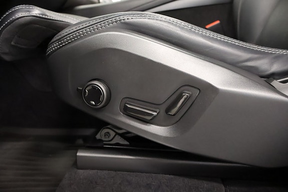 Volvo XC90 11 of 30