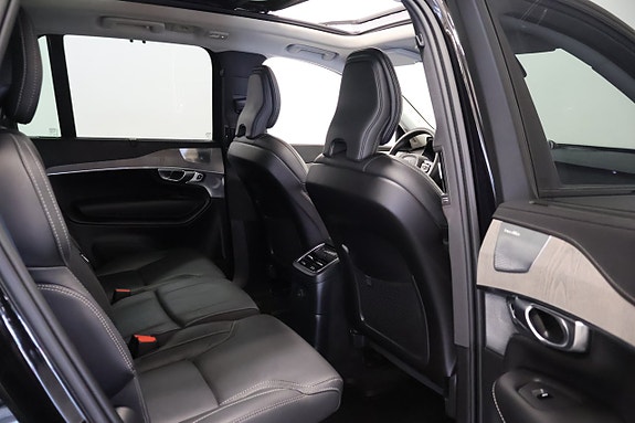Volvo XC90 15 of 30