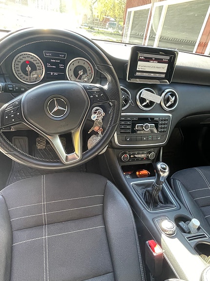Mercedes-Benz A180 3 of 5