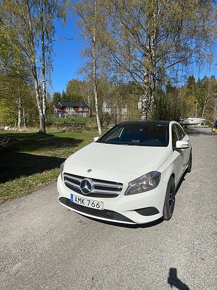 Mercedes-Benz A180 2 of 5