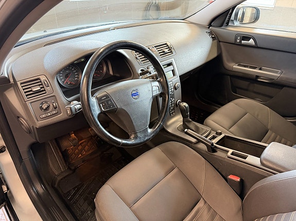 Volvo V50 7 of 9