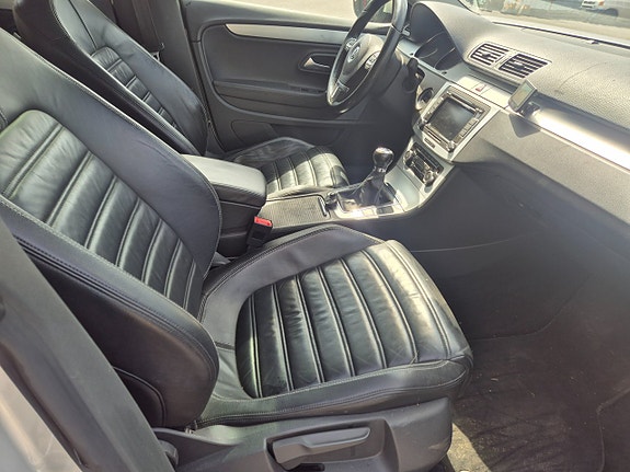 Volkswagen Passat CC 13 of 21