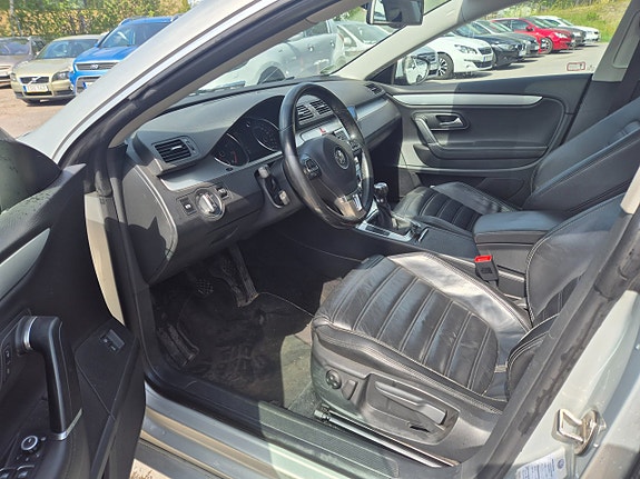 Volkswagen Passat CC 14 of 21