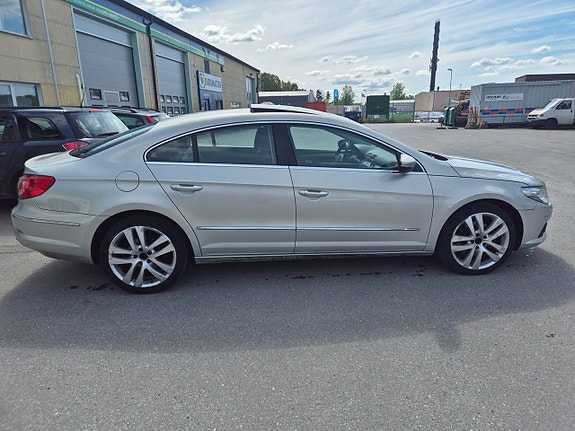 Volkswagen Passat CC 10 of 21