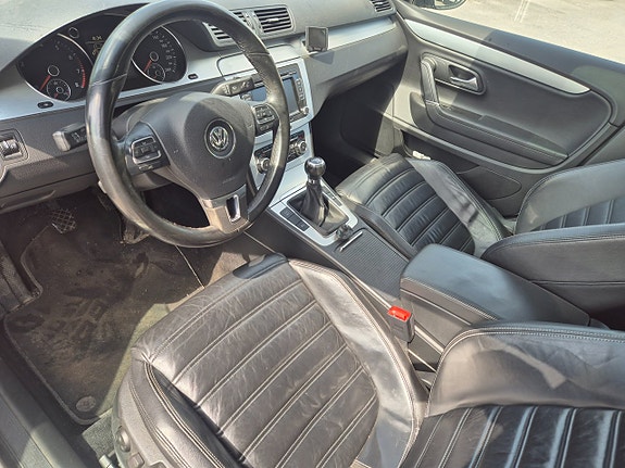 Volkswagen Passat CC 16 of 21