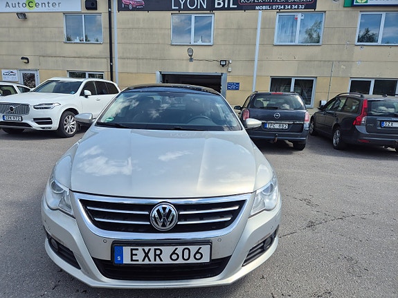 Volkswagen Passat CC 2 of 5