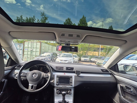 Volkswagen Passat CC 19 of 21