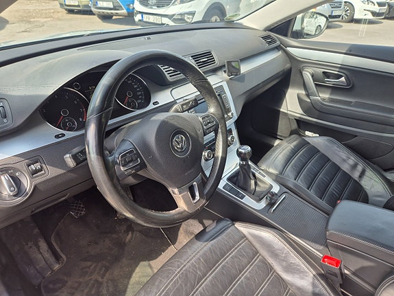 Volkswagen Passat CC 15 of 21