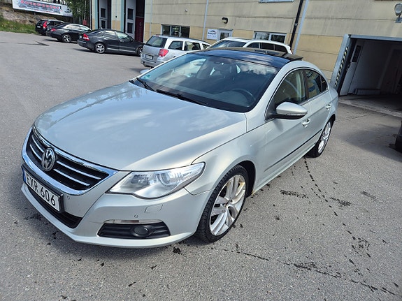 Volkswagen Passat CC 4 of 5