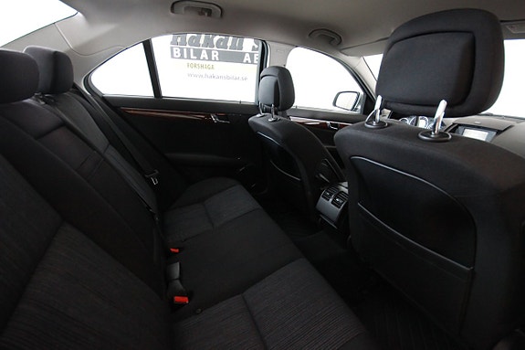 Mercedes-Benz C200 4 of 5