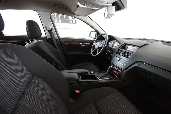 Mercedes-Benz C200 3 of 5