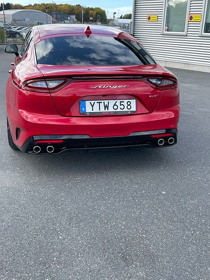 Kia Stinger 2 of 6