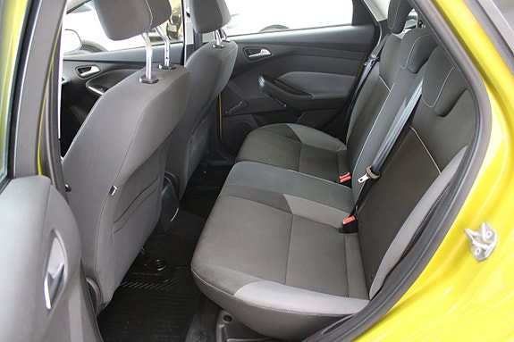 Ford Focus 9 of 12