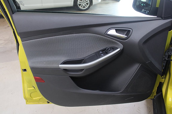 Ford Focus 7 of 12