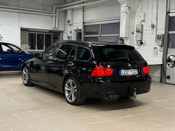 BMW 320d 3 of 12