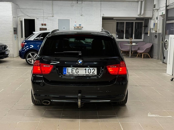 BMW 320d 4 of 12