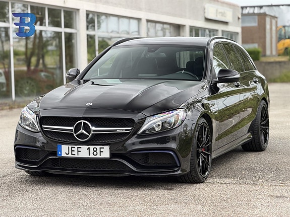 Mercedes-Benz C63 3 of 5