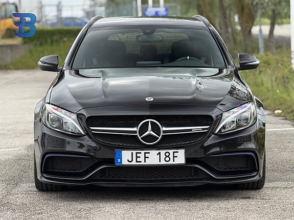 Mercedes-Benz C63 2 of 5