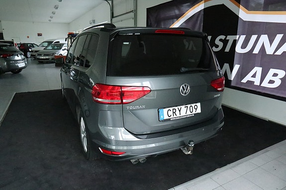 Volkswagen Touran 3 of 5