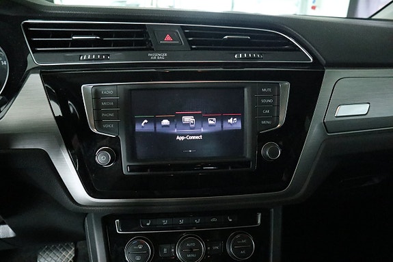 Volkswagen Touran 4 of 5